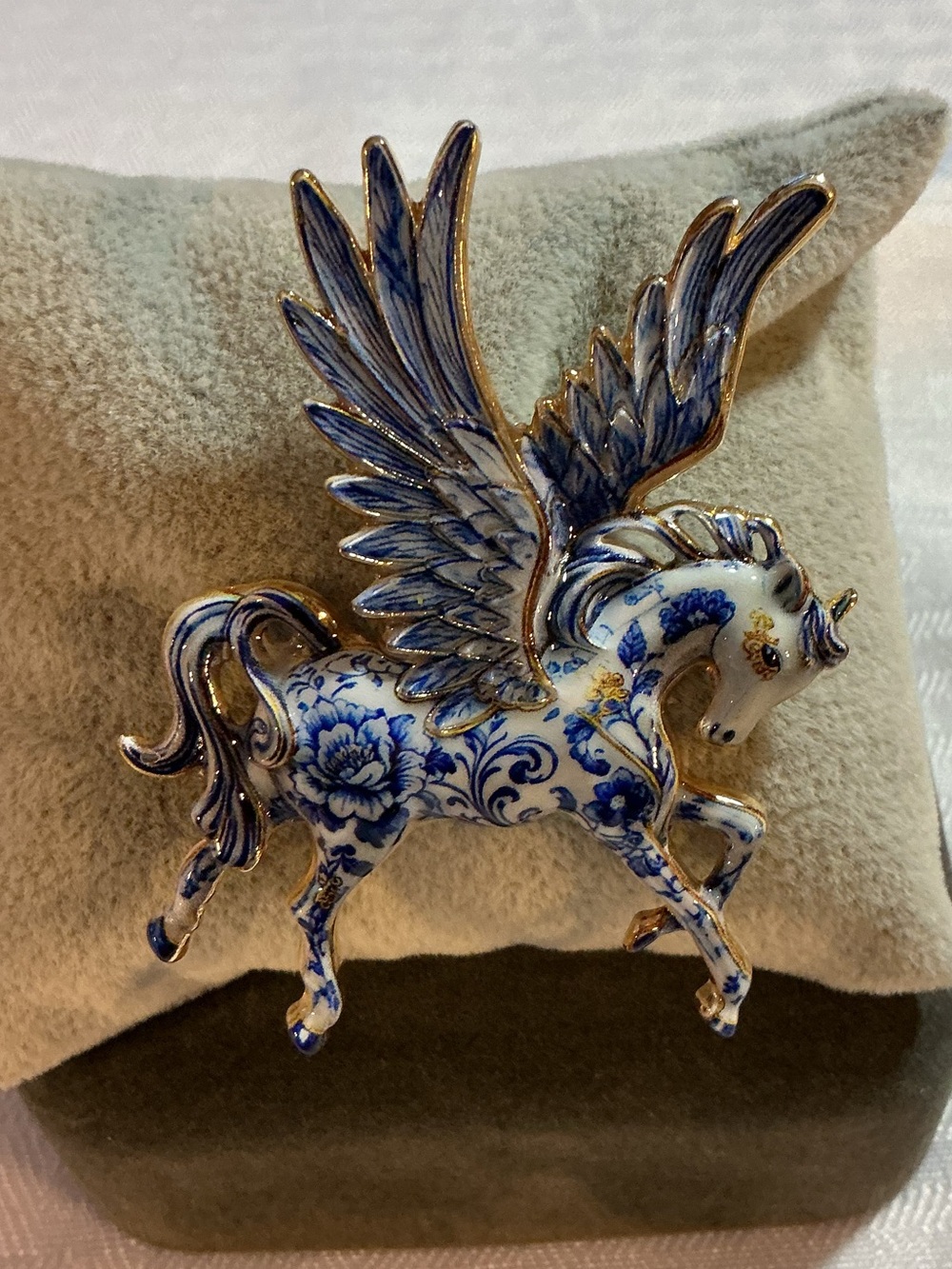 Chinoiserie Blue & White Enamel Pegasus Gold Tone Winged Horse Brooch